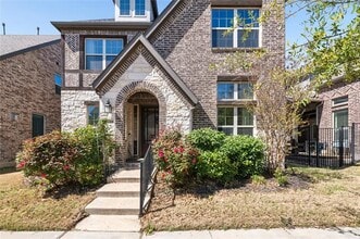 Building Photo - 7108 Royal View Dr