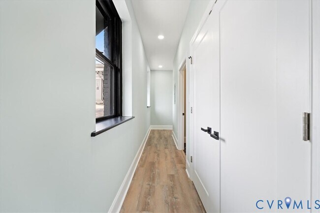 Building Photo - 207 E Broadway