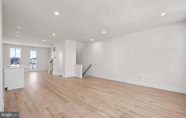 Building Photo - 127 Heyford Dr