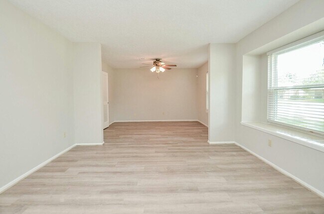 Building Photo - 2119 Landcircle Ct