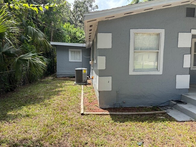 Building Photo - Newly Remodeled 3 Bedroom