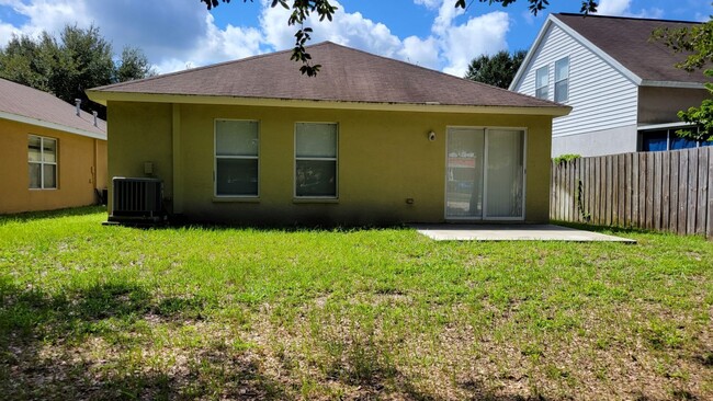 Building Photo - Remodeled 4 Bedroom 2 Bath Home