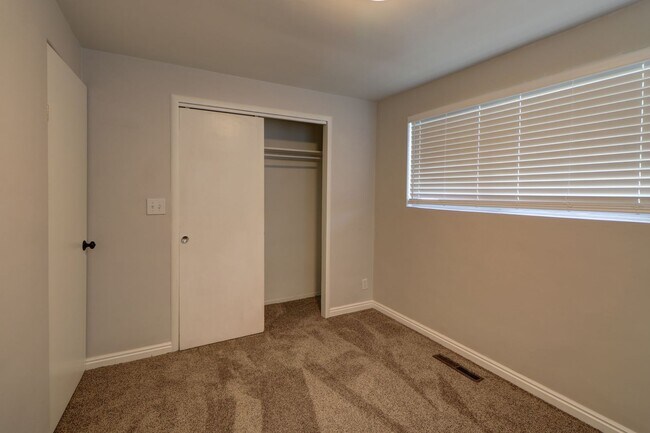 Building Photo - 669 Orem