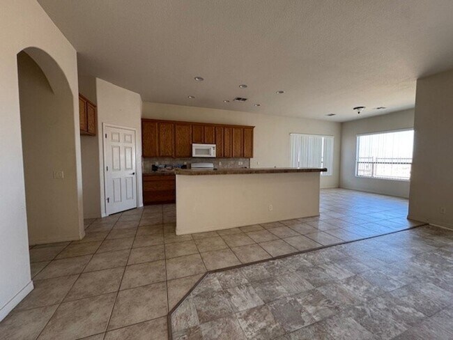 Building Photo - 3 Bedroom Exec Home Bullhead Parkway close...