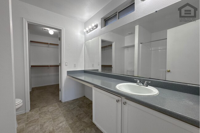 Building Photo - 5Bed/3Bath House at McDowell Rd/Avondale Blvd! Ready for Immediate Move-In!