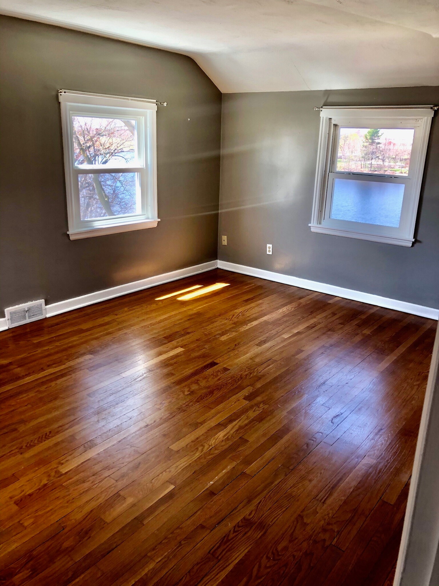 Building Photo - 252 Arcadia Blvd