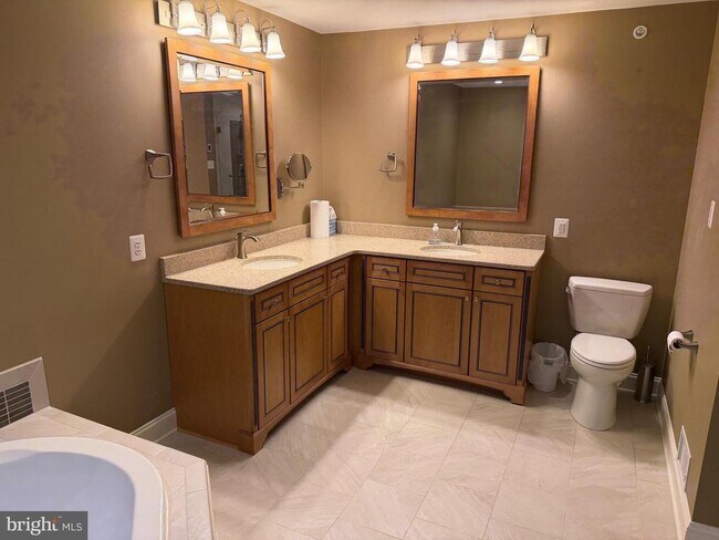 Building Photo - 615 Strandhill Ct