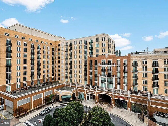 Building Photo - 155 Potomac Passage