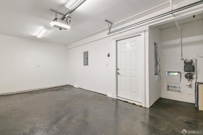 Building Photo - 68 Dellbrook Ave