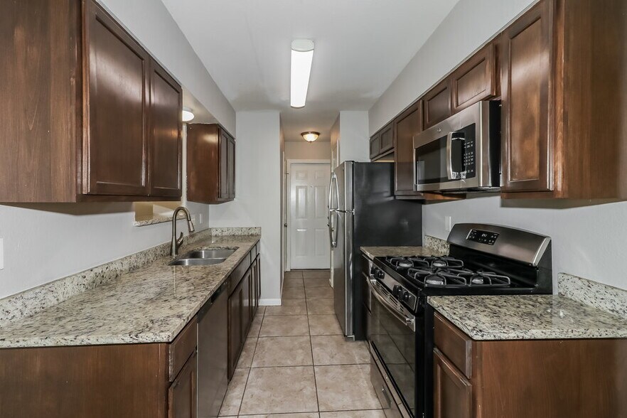 Building Photo - 11955 Drummond Park Dr