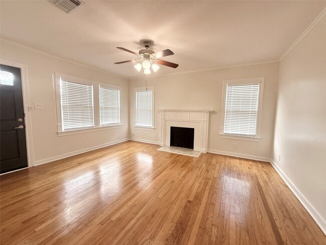 Building Photo - 813 Gale St