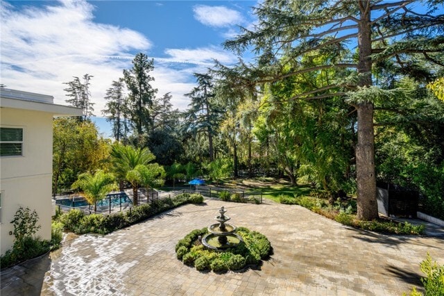 Building Photo - 2065 E Altadena Dr