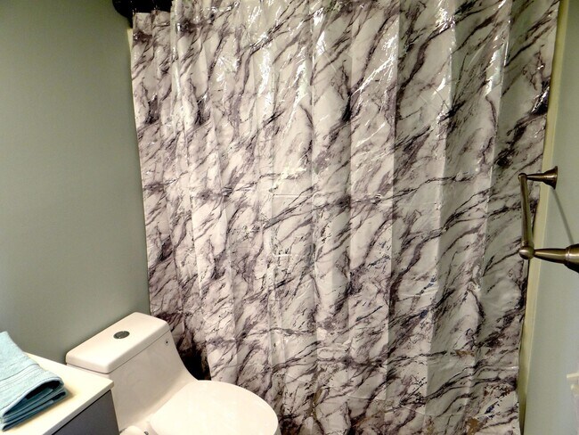 Building Photo - Long term ground floor rental- Rent Special- 1st month half price