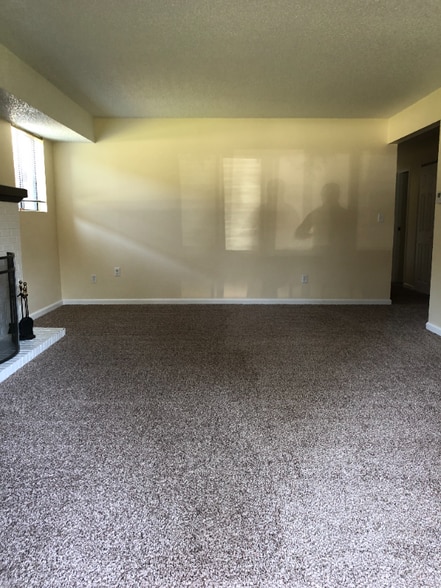 Building Photo - 600 Manhattan Dr