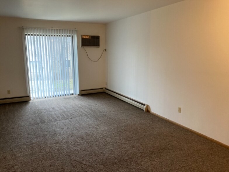 Building Photo - 10628 W Bobolink Ave