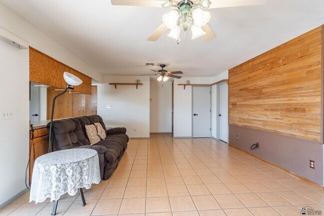 Building Photo - 10605 S Del Vista Dr