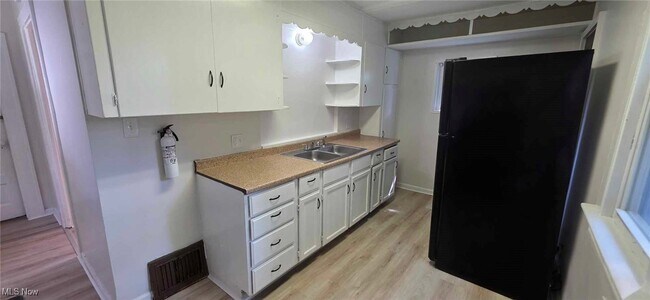 Building Photo - 496 Rothrock Ave