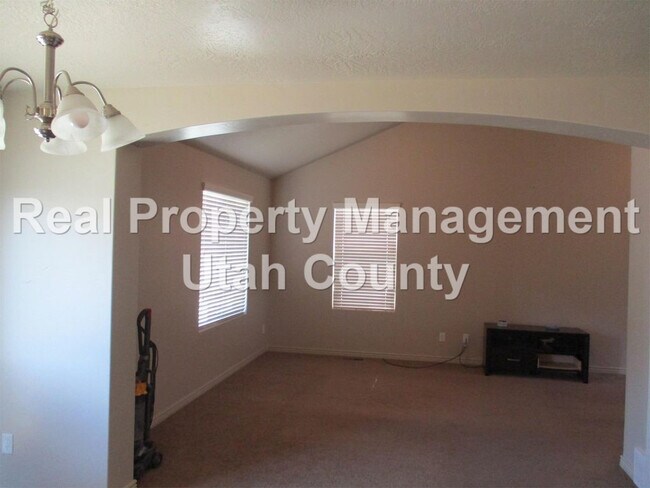 Building Photo - Spanish Fork Home