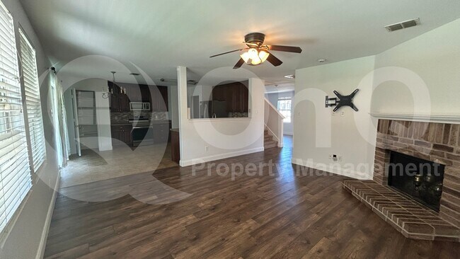 Building Photo - 905 Cedar Creek Dr