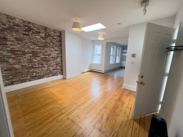 Building Photo - 1228 Cambridge St