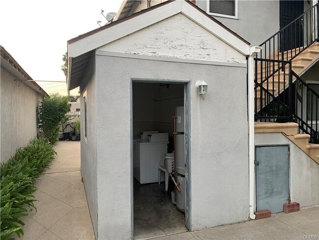 Building Photo - 1 bed 1 bath in Fullerton