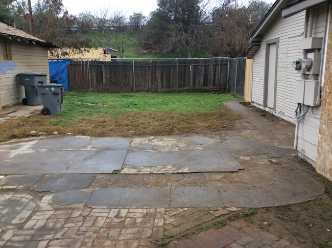 Primary Photo - 2901 E Olive Ave