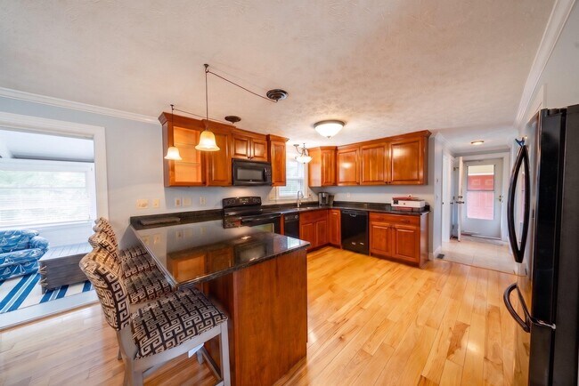 Building Photo - 246 Winding Pond Rd
