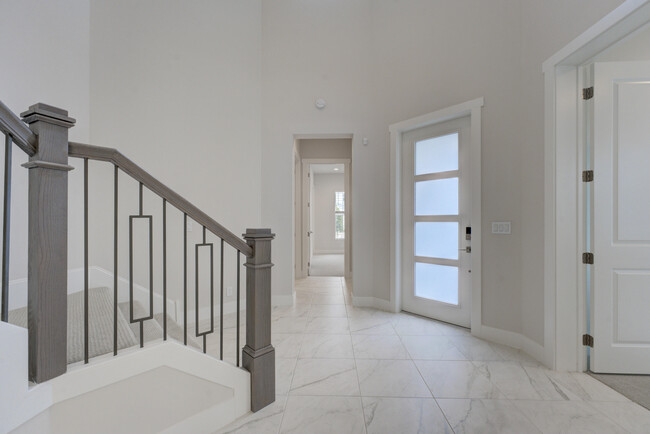 Building Photo - 9300 Crestview Cir