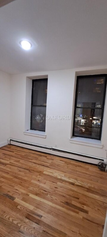 Building Photo - 814 10th Ave