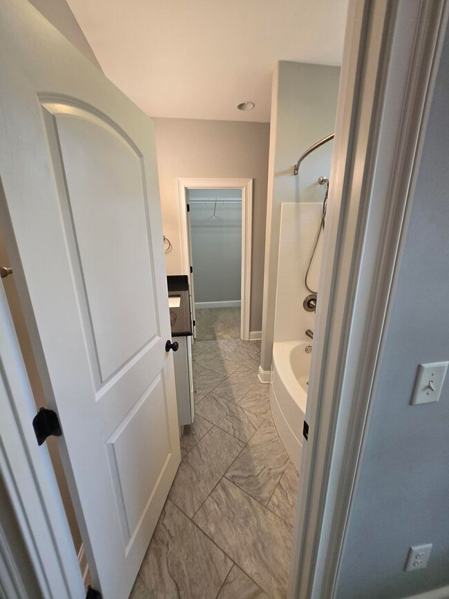 Building Photo - Luxury 4-Bedroom Home with Outdoor Oasis i...