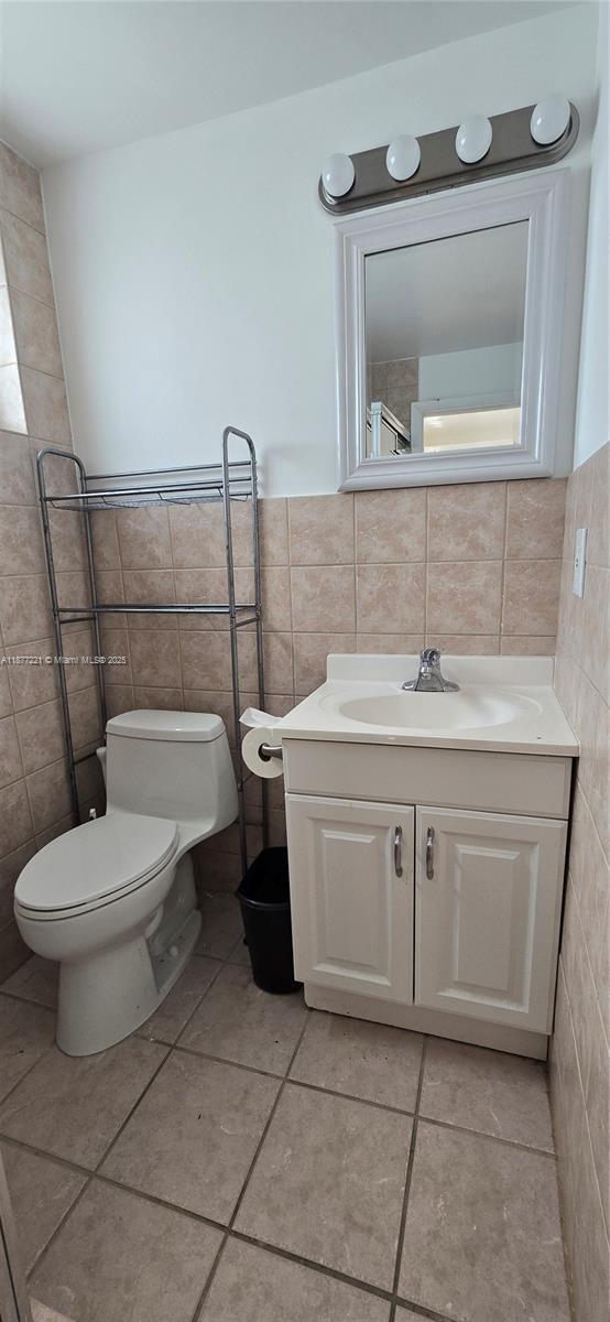 Building Photo - 3915 Ponce De Leon Blvd