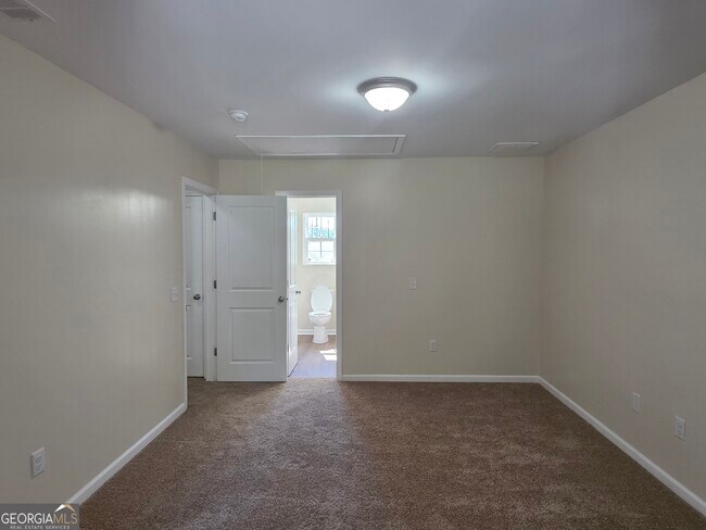 Building Photo - 113 Towne Pk E Dr