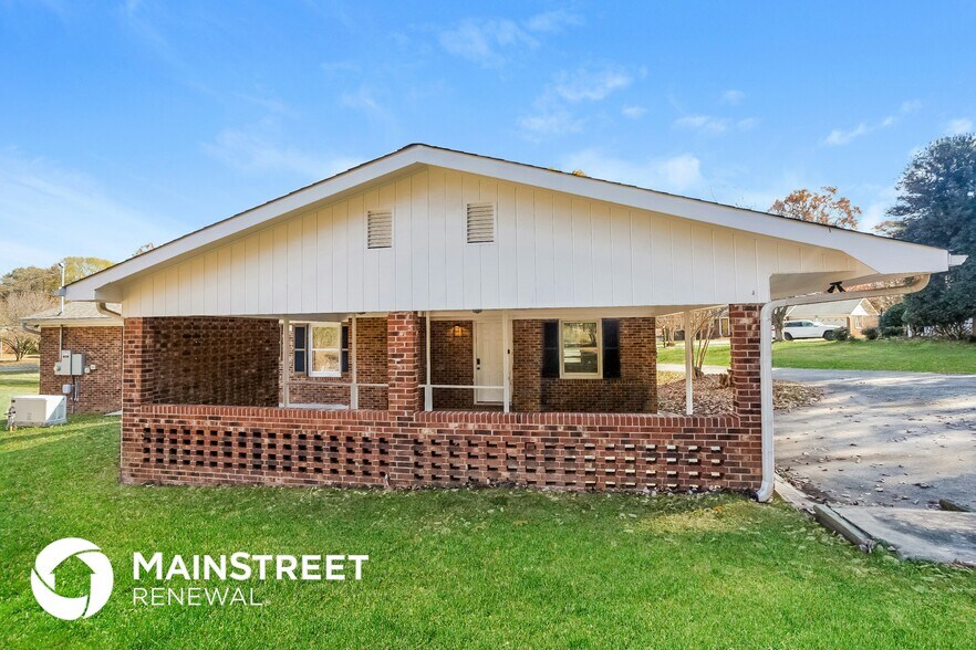 Building Photo - 2118 Deepwood Pl
