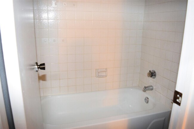 Building Photo - 18511 Egret Bay Blvd