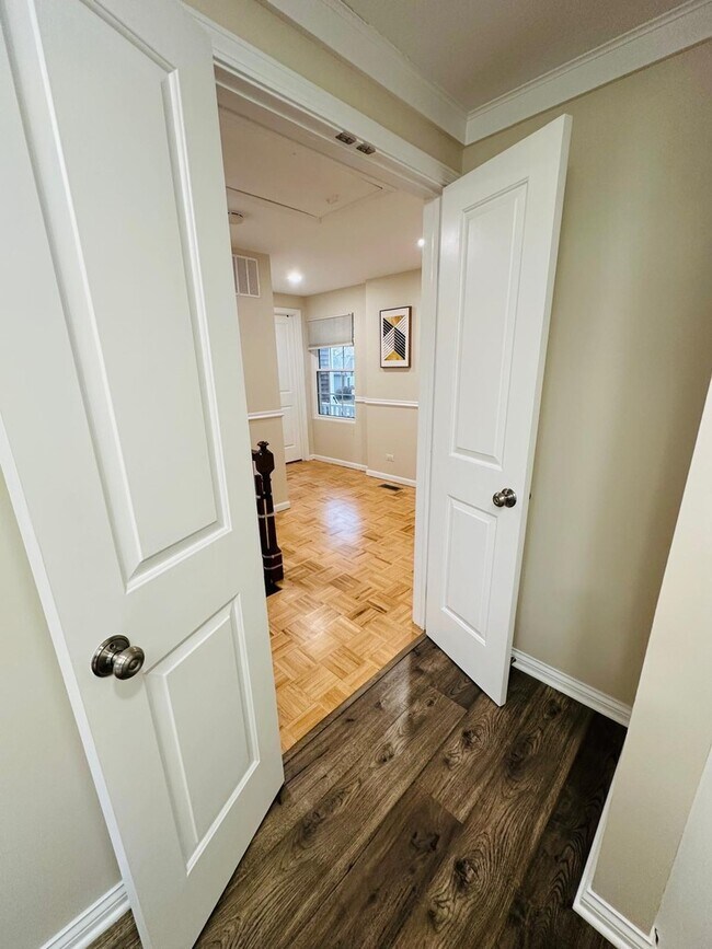 Building Photo - 2062 Danbury Pl