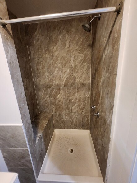 Shower - 84 Salem St