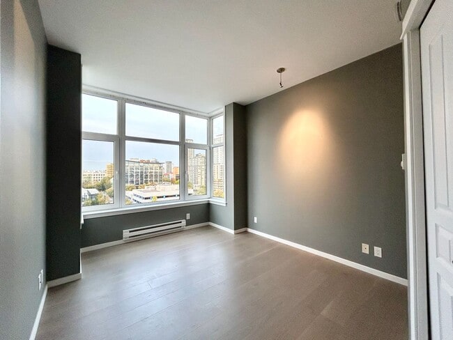 Building Photo - Ellington ~ Belltown Condo