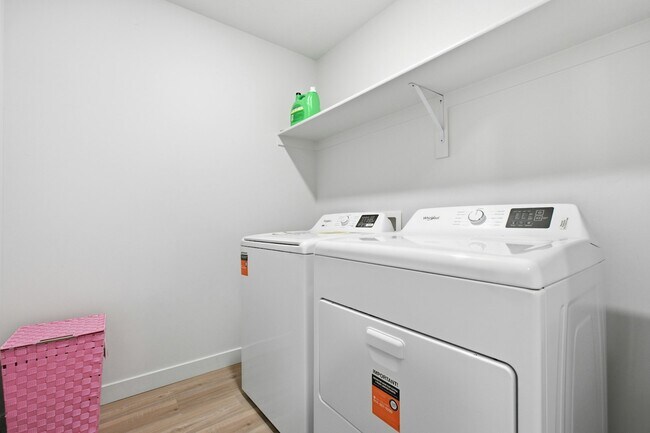 Building Photo - 7403 S Olivine River Ln