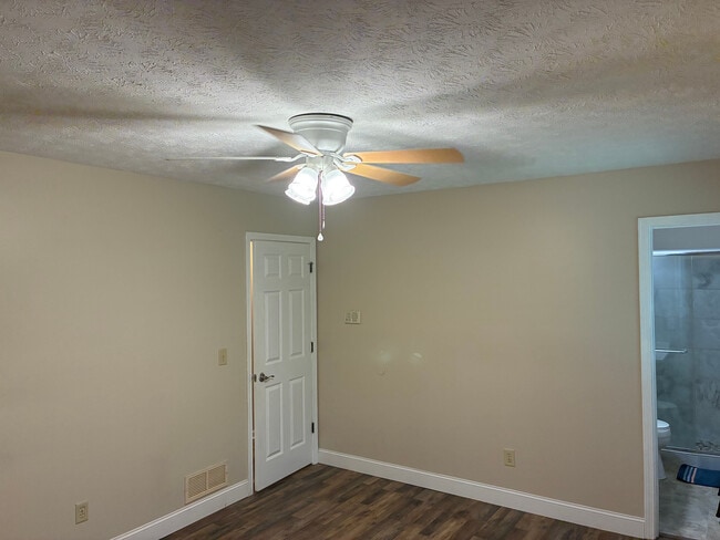 Building Photo - Room in House on Karl Ct