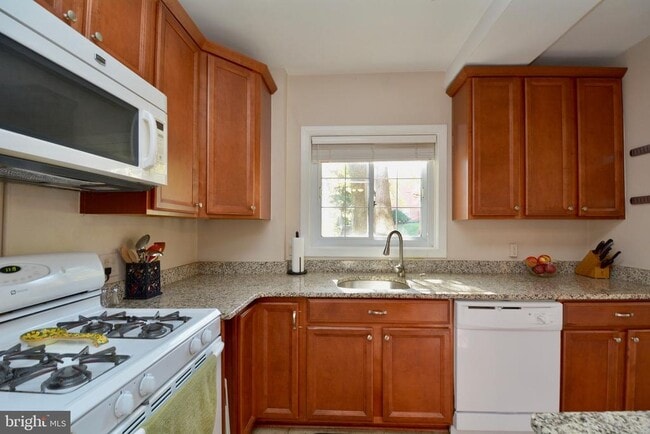 Building Photo - 3436 Martha Custis Dr