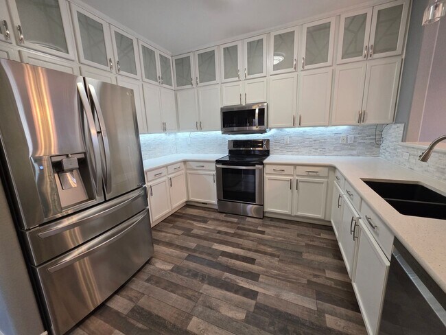 Building Photo - Stunning 3 Bed 3 Bath Home Near Stetson Hills!!