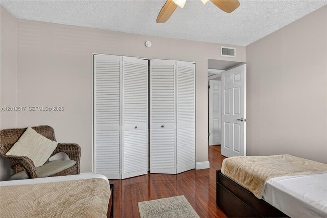 Building Photo - 401 Golden Isles Dr