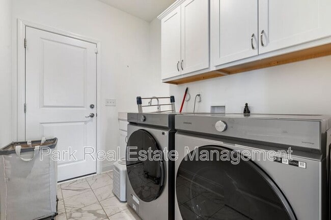 Building Photo - 1017 Prominence Dr