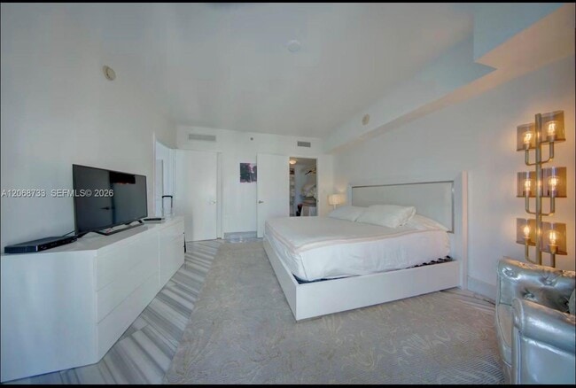 Building Photo - 485 Brickell Ave