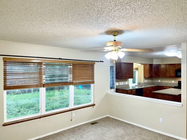 Building Photo - FANTASTIC 4 BEDROOM IN FAIRFAX