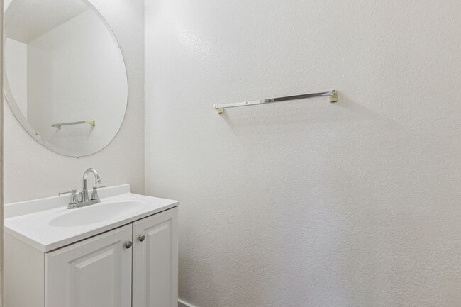 Building Photo - Spacious 2 Story 4 Bedroom 2.5 Bath Home Located in Circle Cross Ranch!