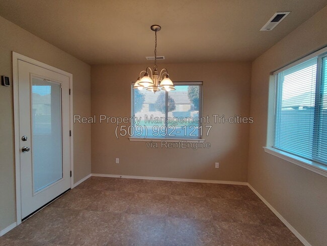 Building Photo - 2667 Torrey Pines Way