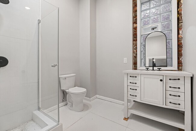 Building Photo - 928 Morningside Ave