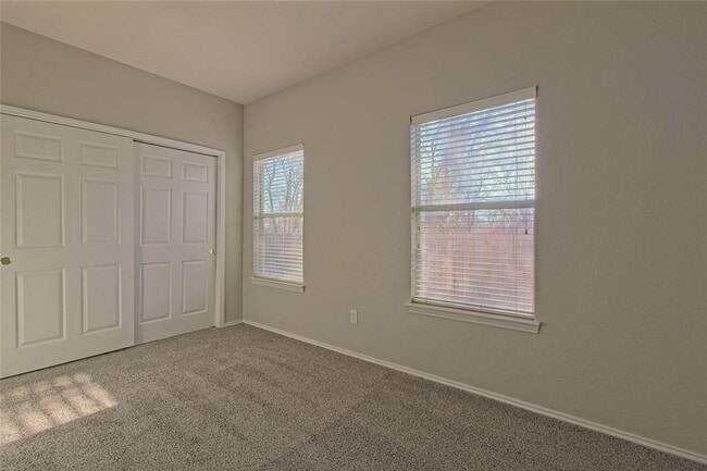 Building Photo - 1102 E 3rd St