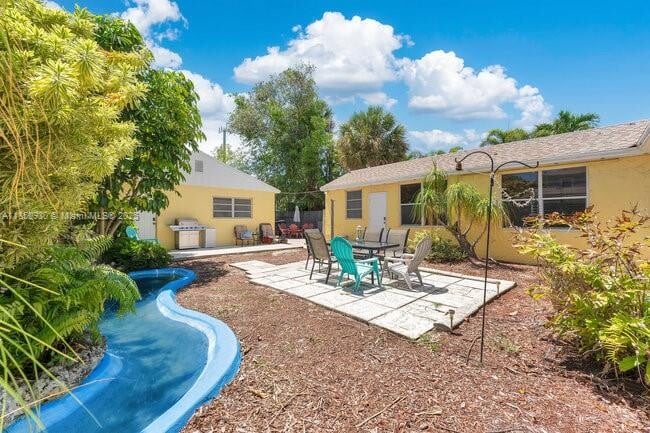 Primary Photo - 209 S Palmway